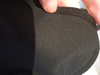 m码刚好适合我，没有海绵垫，很舒服摸着，不是很薄所以不用担心没有海绵垫会有露点，还是可以的，我很喜欢，准备再入一个肤色哈哈。物流也很快，不错不错有弹性也不是很勒的。