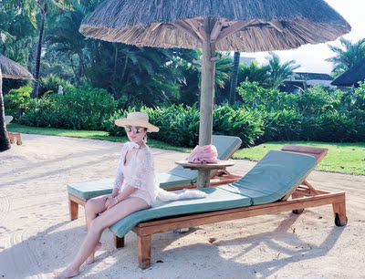 穿着挺好，看起来很性感但实际没有很暴露。