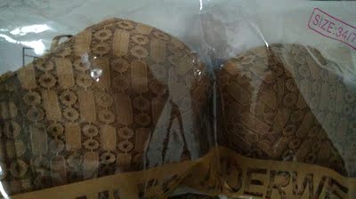 刚收到宝贝立马拆开看了一下很喜欢  很有型，质量也不错 价钱合理值得购买