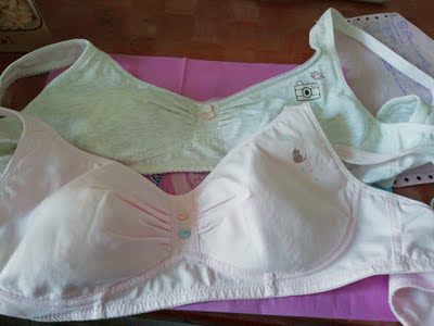 质量很好，材质做工都不错，感觉粉色的比花灰色的布料密实一点。期待更多的产品。