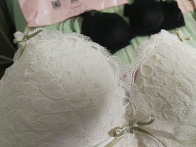 看了好久啊，选择困难症，都超级好看，选了十几个加入购物车，总共买了三个，快递超级给力，昨天中午买的，今天下午就到了，一拿到就迫不及待拆开，真的好漂亮啊，而且摸起来超级舒服。特别是新款的那个，虽然不聚拢，可是超级舒服好看。以后就是这家了。🤗🤗🤗👙