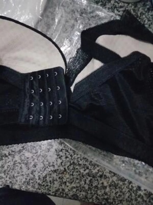 内衣收到了，质量很不错，大小合适，穿着很舒服，还有聚拢效果，价格便宜。