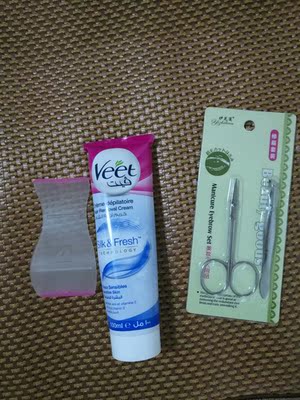 上个回国匆匆忙忙的忘了备货回来，之前在迪拜用的是这个牌子的，脱手、脚的毛毛每次都要用掉三分之二管，脱的很干净，用粉色边轻轻的刮就会脱落，不能横着用力刮，用力刮会起红点，送的小礼物很喜欢，谢谢卖家😊