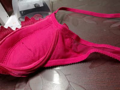 性价比不高，除了颜色我喜欢外，做工和面料都对不起这个价钱