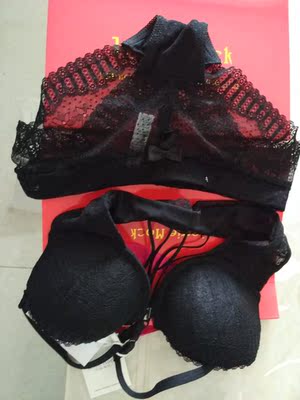 很性感，料子也很舒服，码数标准。