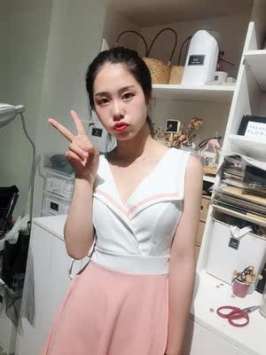 裙子很美,非常显瘦显高, 而且这条裙子非常显胸!很衬我的肤色,粉粉的很是仙气,喜欢噢 ,小性感,还想再买一件送闺蜜 裙子很美,非常显瘦显高, 而且这条裙子非常显胸!很衬我的肤色,粉粉的很是仙气,喜欢噢 ,小性感,还想再买一件送闺蜜