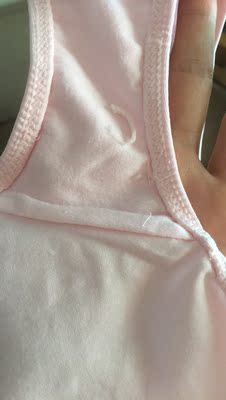 再华丽的包装也掩盖不了做工的粗糙，真是对不起这个外在包装呀。更对不起这个价钱   ，上当了。此生再不回头了。如此差的产品内涵做工真是不敢恭维。