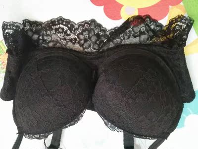 这款质量很不错呢，不知道是不是新的穿起来比较舒服哈哈(ಡ&omega;ಡ)hiahiahia。反正是挺舒服的，这几年一直在他家买的内衣，有些满意有些不满意，几乎都是满意的只有一次不满意不过也没退，这次买了六套，都很满意，价格也不贵，款式也很好，质量手感不错的。这两套都很喜欢，款式都很喜欢，都不错，特别喜欢后面，这个蕾丝这样穿起来感觉很性感。嘻嘻(♡˙︶˙♡)建议购买。发货很快。物流也很快。下次需要还回来购买的。