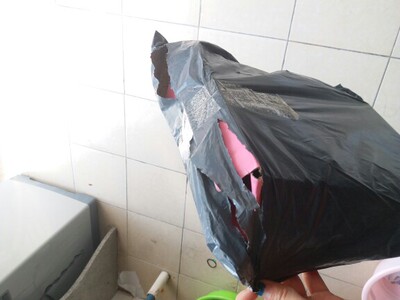 他们家我是一直喜欢的    很舒服不过  这次的快递太让我尴尬了  本来盒子就是被拆过检查的  塑料袋被弄坏了  中途还被快递用胶带贴了一下   不知道内衣有没有被掉出来哦莫！