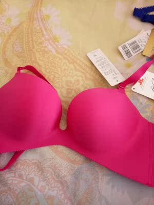 本命年当然要来一件红色的啦。没有额外的真的穿不下啊 本命年当然要来一件红色的啦。没有额外的真的穿不下啊