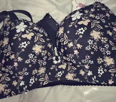 内衣收到了，包装挺保密的，面料柔软，也透气，没有钢圈。喜欢，太意外了，还挺聚拢的，穿上之后效果不错，上面的花纹也挺性感的，洗完以后还不褪色，这个价位买到的内衣，真的太意外了，会回购的。