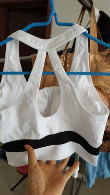 面料做工都不错!正是我想要的!缺点就是胸垫太硬! 面料做工都不错!正是我想要的!缺点就是胸垫太硬!