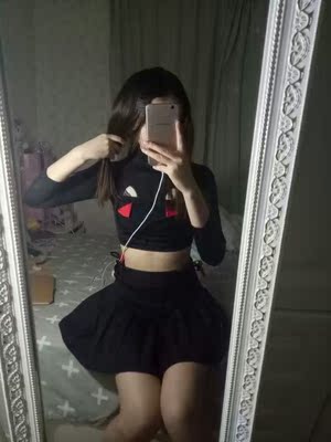 面料很滑 怎么说呢 想怎么穿都可以