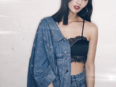 是同学推荐给我的，太满意了，穿起来很舒服，适合我这种胸小的穿，从来没买过这么满意的内衣，之前买的内衣要嘛太大要嘛太小手臂要是伸展下内衣感觉都跑位，现在这件内衣真的很满意，大小刚好，也不会手伸展下就要跑掉，我喜欢这种薄薄的没有钢圈的，包装又很好看高端，价格又实惠，我已经买了两件了，打算再买两件换着穿，