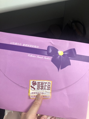 料子摸起来很舒服 粉色是我喜欢的那种 不会太艳 很不错