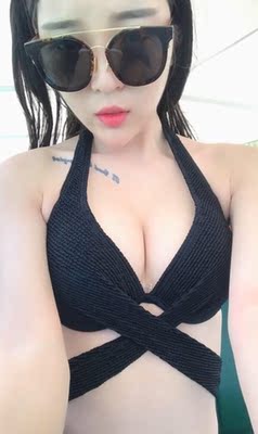 周末正好出去玩,这款比基尼聚拢非常好,很显胸,而且款式设计很好看,性感,非常满意,好喜欢,朋友们都说好看,买值了 周末正好出去玩,这款比基尼聚拢非常好,很显胸,而且款式设计很好看,性感,非常满意,好喜欢,朋友们都说好看,买值了