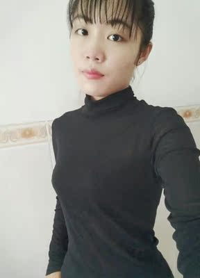 质量挺不错的，然后真的有点小性感，哈哈！搭外套也好看，洗过没掉色，没有多余线头，不错！下次入手其他款！