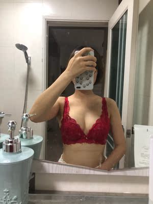 红色最好看，黑色最聚拢，裸色最自由，同样是75B，黑色更长，更舒适