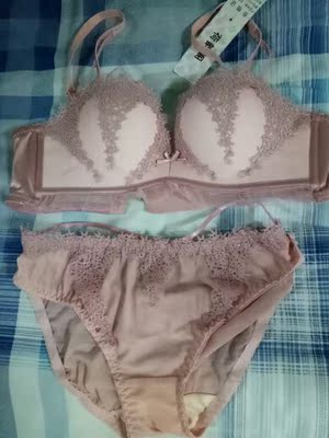 特别喜欢的粉色，迫不及待买了就要穿，物流很快，满意，喜欢