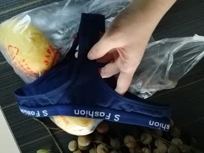 老公很喜欢这款哦，说是比其他的情趣内衣更有感觉，丁字裤比较含蓄，偶尔换个口味也不错。