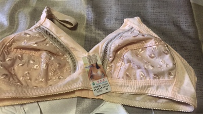 物流很给力。质量好，棉质柔软细腻舒服。老妈很合适，这个价格美丽，性价比超高.好评百万百，满意百分百。绝对物超所值