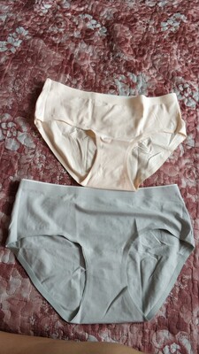 包装很精质，快递到的时候，开始看了，很划算，没想到质量那么好，确实是纯棉的，一个个分开包装的很棒，裤真的是物美价廉，颜色没有偏差，穿着舒服不勒，感觉洗了之后的手感比没洗之前更好呢。