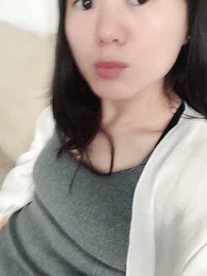 衣服穿着舒服，也性感！不错的一次购物！