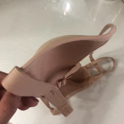 挺舒适的，还有有三种穿戴的方法，。