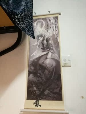 送了画轴组装很简单  画很好看  抱紧良良和凤凤