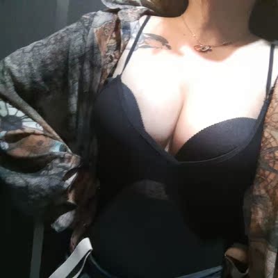 这内衣厉害了。。。36b能有这效果，男朋友说和e cup一样  希望卖家能研发出更多款式，少女的性感的，会再来的