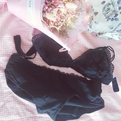 自己买来搭一套的 都是他家的噢~原来有一段时间，很喜欢那种眉清目秀的小男孩，不在乎他上不上进，只在乎他帅不帅，浪漫不浪漫。只要认定了那个人，他做什么都是对的，哪怕我们有争吵，有分歧，心里还是会忍不住想要和他站在一起，跟他一起吃路边摊也觉得美好，即使不喜欢他玩游戏，但听到他说但听到他说我爱你，就不会再生闷气。可是到了现在，那些外在条件，再也不能成为我喜欢上一个人的理由。