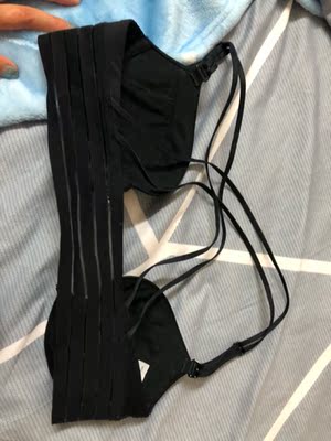 围大杯小的，胸大了不建议拍，胸会被压胸，对大胸不友好，乳头哪里就会跑出来，穿T恤很尴尬，老是要去把它拉一下放进去...这种时装款有这种病...还是老老实实穿钢圈内衣，内衣是美只是不适合我