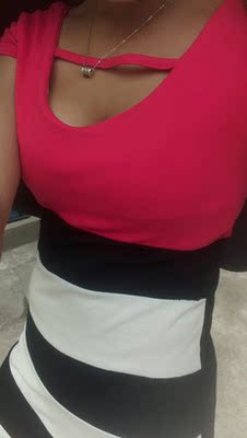 这衣服买亏大了八十几买来穿了一天到处都是破的真是太不值这个价格啦