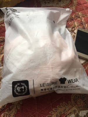 摸起来质量还不错 软软的&hellip;可能因为过年快递很慢 还没洗过不知道会不会缩水