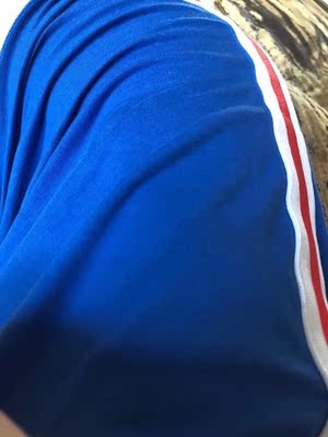 衣服超级便宜，质量还不错，挺性感的，就是我比较高，有点短，恐怕只能在家穿，好怕走光