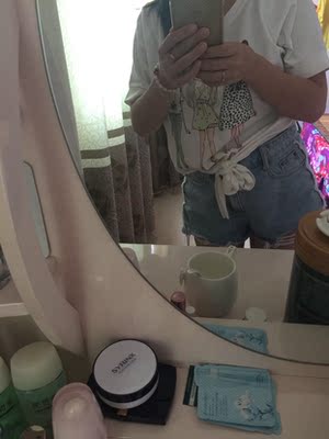 裤子收到了,穿上很好看,布料也很柔软,不是那很硬的材质,穿上很显腿长,露出我的大长腿哈哈哈哈,喜欢 裤子收到了,穿上很好看,布料也很柔软,不是那很硬的材质,穿上很显腿长,露出我的大长腿哈哈哈哈,喜欢