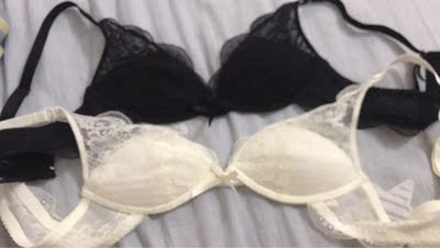 之前看评论说底围偏小，然后就买大了一码，刚回来试了一下，感觉还是买回原本的码数好，现在买大一码要扣到第三个扣才合适，之前买的一款就是因为底围偏小勒了一点，真是心碎啊，又懒得退。这款舒适度一般，没之前买的两款好，而且有插垫更加不贴杯，拆下来就好点了，不过还是不够贴，这款应该有钢圈的会好一点。还是黑色好看点！而且这款的杯稍微有一点硬，没我之前买的两款软，不过毕竟一分钱一分货！贵有它贵的道理的！