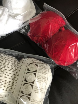 下单的时候看他们家新开的店没什么销量还有点犹豫,但是款式实在喜欢,价格也适中,就下手了,收到实物意料之外的好啊,已经关注了,以后还来。 下单的时候看他们家新开的店没什么销量还有点犹豫,但是款式实在喜欢,价格也适中,就下手了,收到实物意料之外的好啊,已经关注了,以后还来。