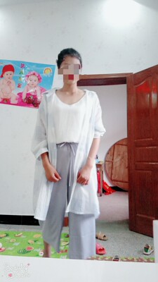 凉快还行，就是纯白色，我这个夏天被晒的乌漆墨黑的，穿这个不好看     衣服还挺好