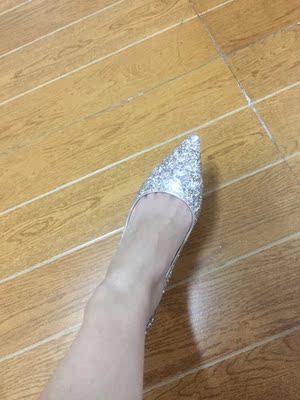 买来留着结婚用的，鞋码正，好看