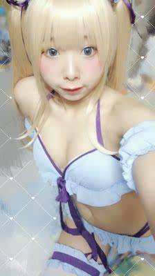 衣服很好看~是在有折扣的時候入手~ 就是襪子很容易勾到QwQ已經花了