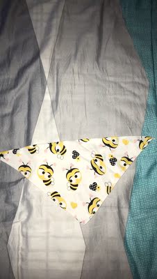 宝贝收到了，穿上很舒服，款式比较人性化，很喜欢，老板还送了礼物，是口水巾，老板的服务态度非常好，我不小心多拍了两件，然后退了两件，谢谢老板那么有耐心的和我聊