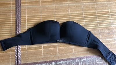 内衣真的挺不错的，试穿了一下，不会往下滑，聚拢效果也不错，下次会再回购。