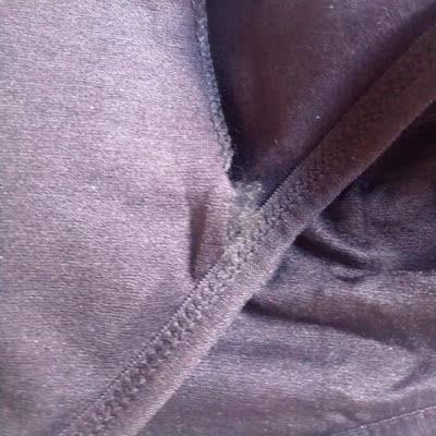 边线没有缝好就发货，找客服也没有解决问题，醉醉的。