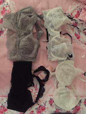 买了四件文胸，三条内裤，文胸都很舒服哦！内裤看着好大🙈可是我下半身胖，没办法😳