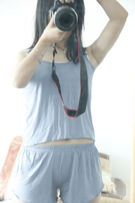 没加滤镜，无色差，忽略我刚洗完的头发吧哈哈，穿上超级舒服，我是属于微胖那种110斤 均码完全可以，松紧很大，给大家个参考~