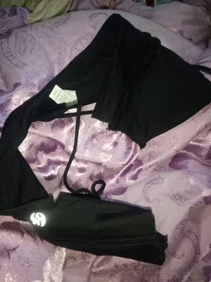 回来就试了,没有弹性,买的中码,穿上去根本脱不下来,直接剪了,懒得退货,淘宝史上最失误的一次 回来就试了,没有弹性,买的中码,穿上去根本脱不下来,直接剪了,懒得退货,淘宝史上最失误的一次