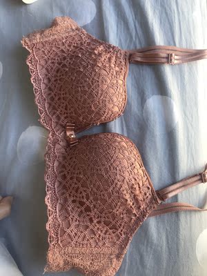 内衣挺好看的，穿着也挺舒服，但是做工质量也要加强一些呀