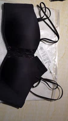 无钢圈的，穿着舒服，不往下掉，前面开叉，不压胸