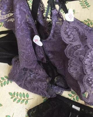 非常满意，穿上舒服比钢圈内衣舒服，舒适感还是挺棒的，料子也好里面是薄的，具有聚拢性感，对我合适，质量挺好的！宝贝内衣收到了，质量好，一分钱一分货，颜色和图片一样没色差，款式也很漂亮性感！